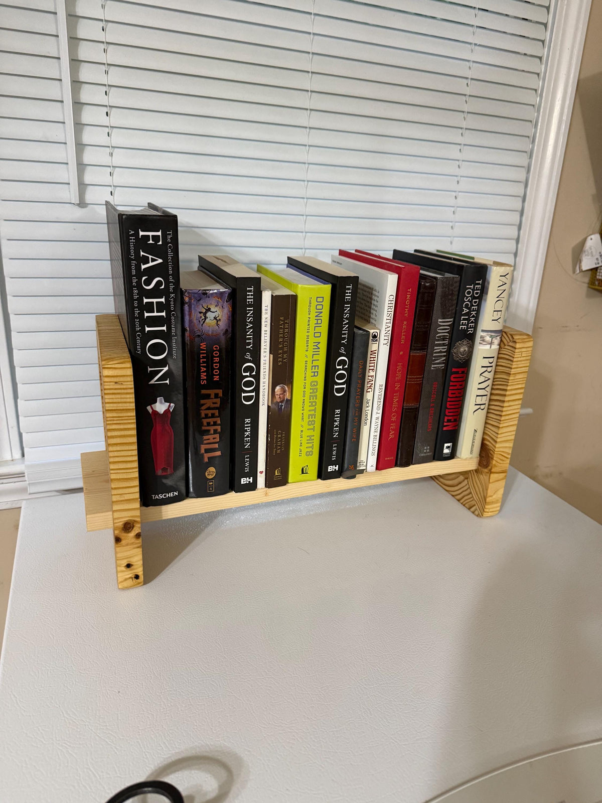 Adjustable Desktop Bookshelf